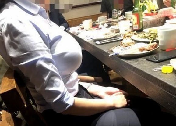 【画像】乳がデカい同僚女さん(26)、飲み会で盗撮されるｗｗｗｗｗｗｗ