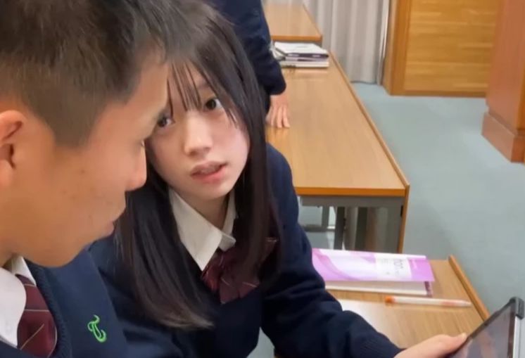 【画像】男子をガン詰めするJ Kの目、レベチｗｗｗｗｗｗｗｗｗｗｗｗｗｗｗｗｗｗ
