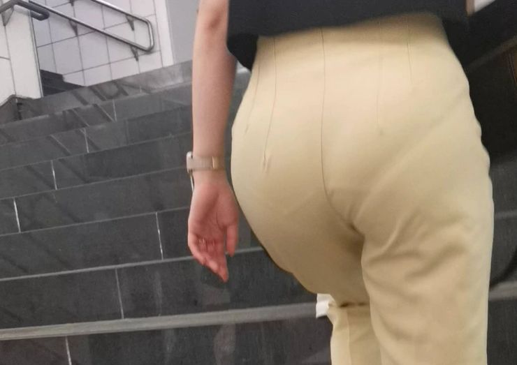 【画像】駅の階段、女のケツ見放題wwwwwwww
