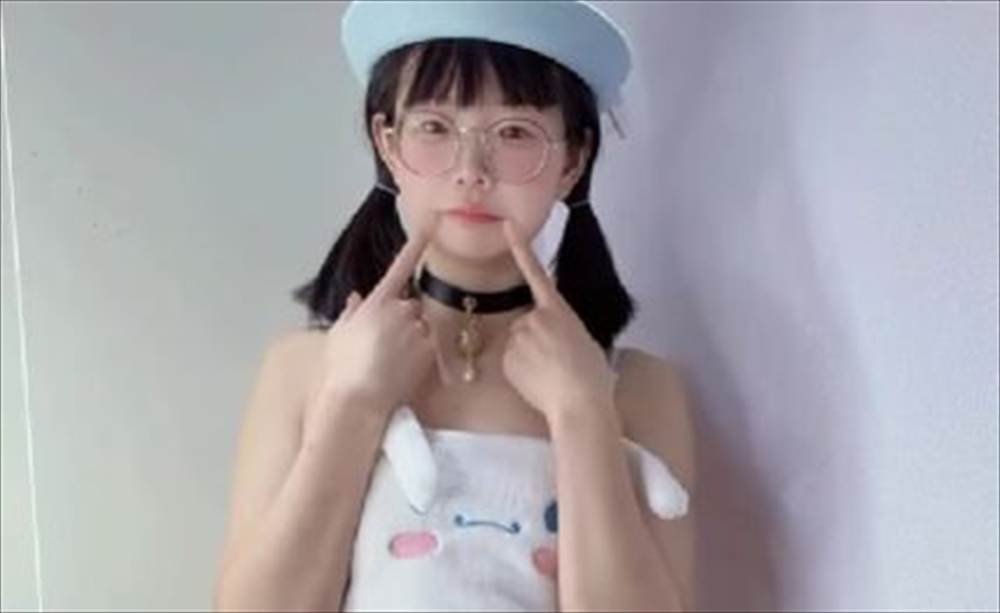 【画像】中国の地味工ロメガネ女が工ロすぎるwwｗｗｗｗｗｗｗｗｗ