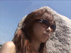 【超解像4K画質】夏のビーチでビキニ美女をナンパ！徐々に口説きオマンコチラ見せから岩場で全裸そしてカーセックス中出しまでも！？