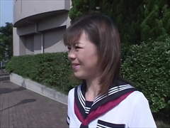 【超解像4K画質】憧れの先輩を自宅に呼んだ制服娘！先輩はセックスしようとコンドームを！しかし処女だった制服娘は・・・