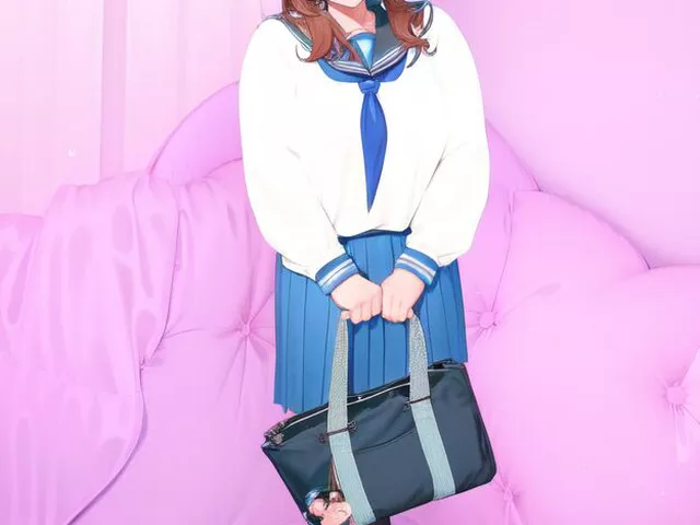 空き巣とセーラー服【TSF、入れ替わり、制服、熟女】