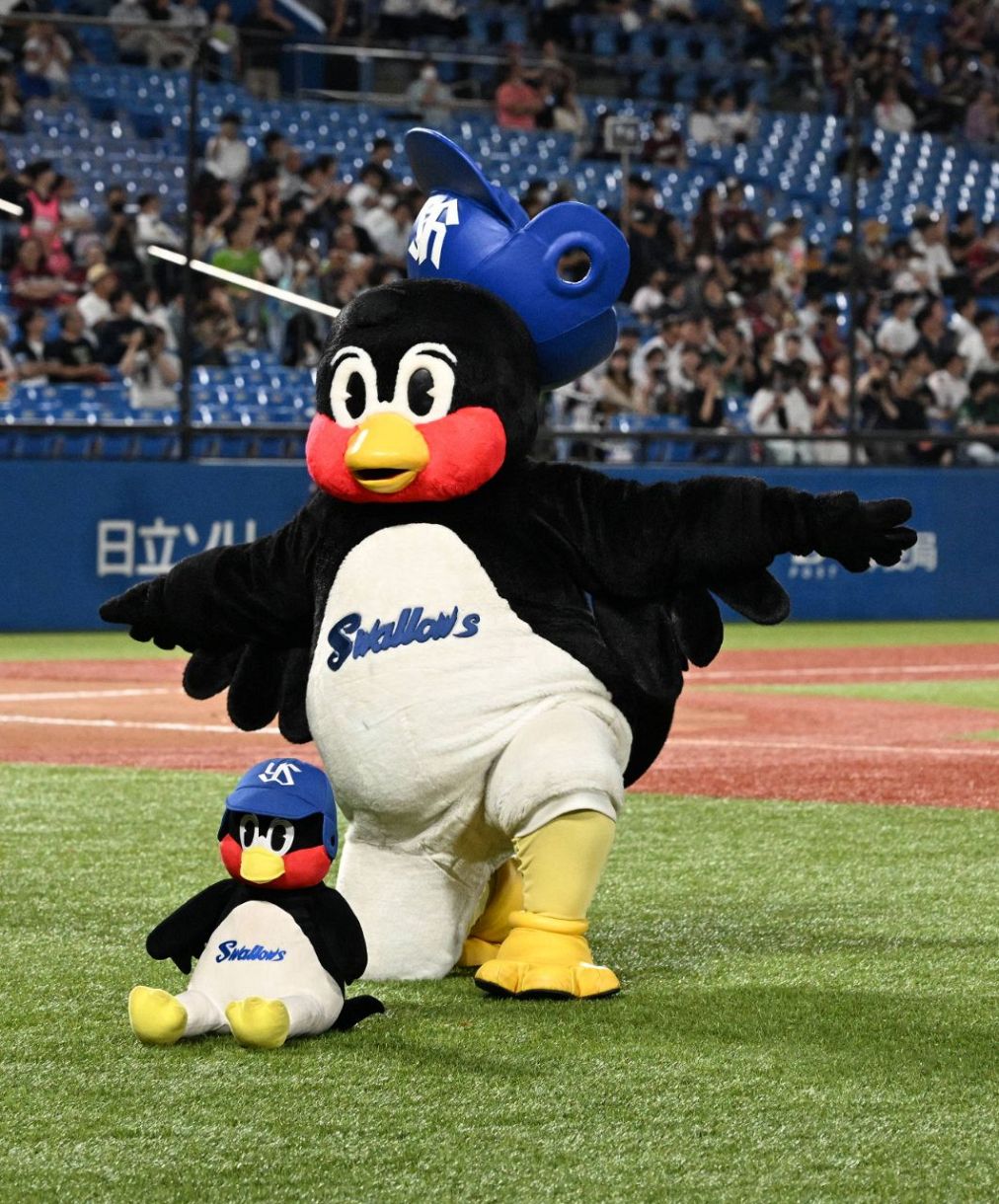 涙の別れ：ヤクルト・つば九郎担当スタッフの闘病とその最期