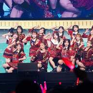 【号泣案件】まゆゆ抜きでも神7が武道館埋めた結果→即完＆10倍当選でファン発狂！卒業生の化け物級人気、ガチでエグすぎる…