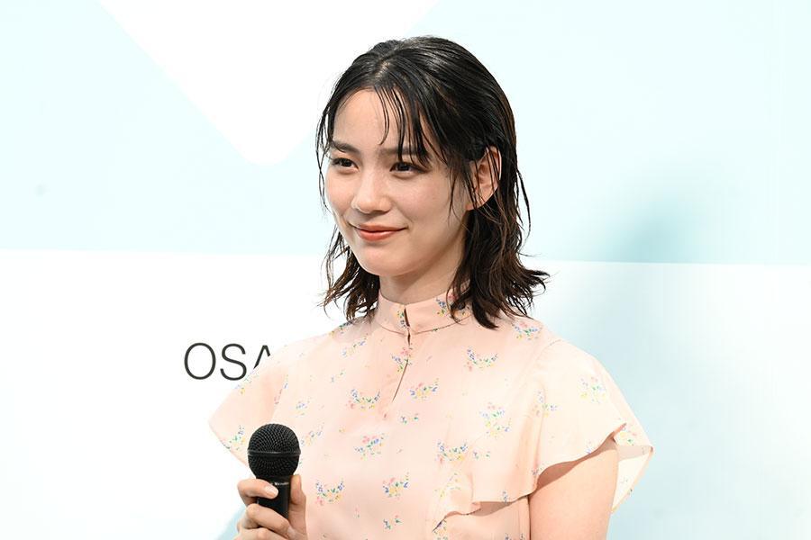 のんのバラ園ショットに「バラより美しい」って…俺の心が枯れたわ