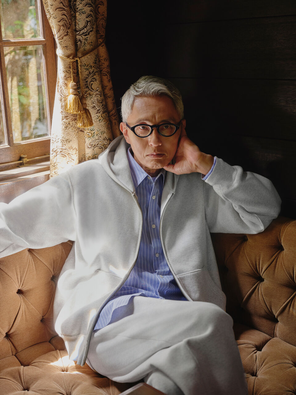【スタイルよすぎ！】松重豊が全身GUを着こなす！衝撃ビジュアルの真相とは？