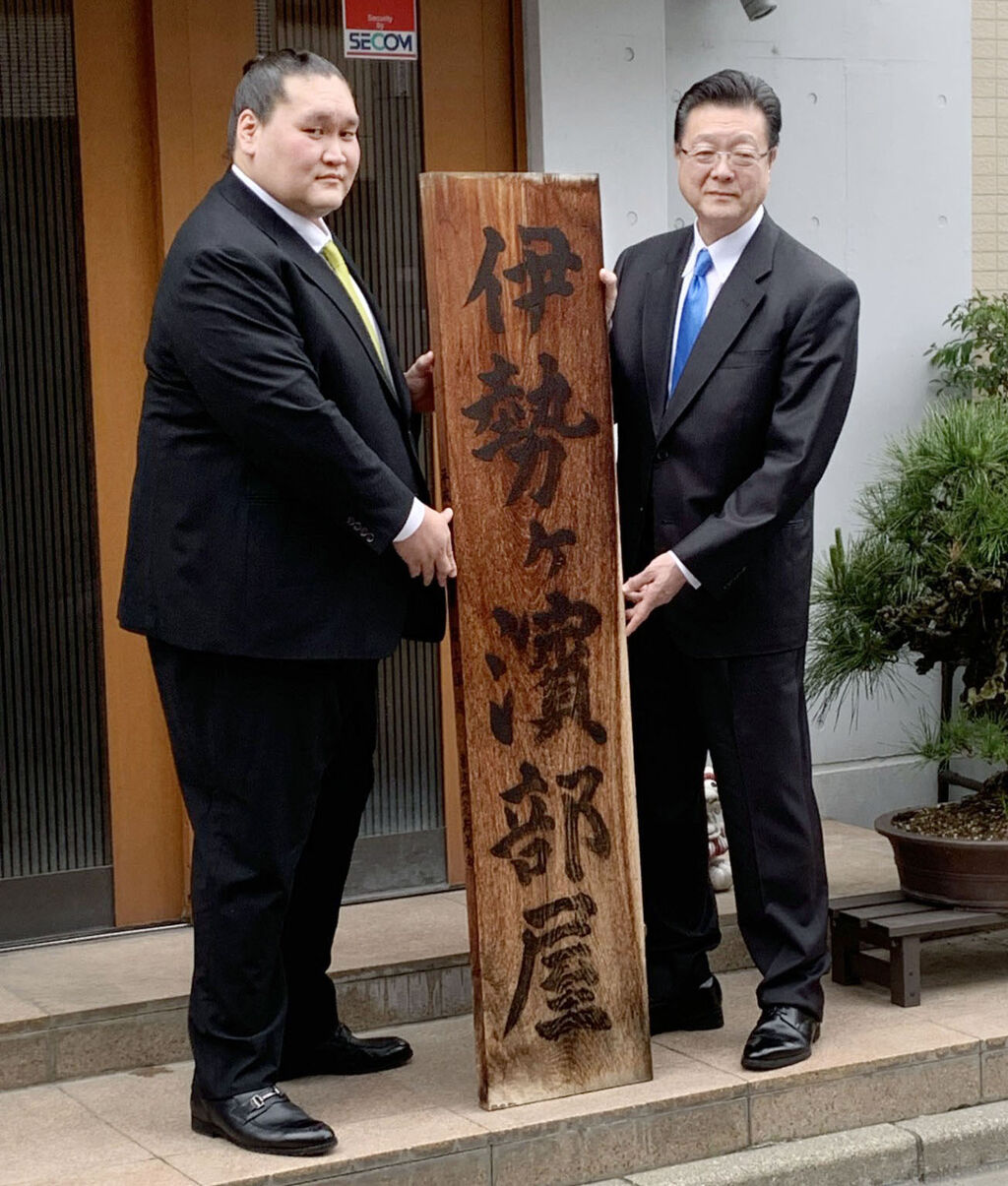 伊勢ケ浜親方、弟子に暴力で事情聴取…元横綱がなぜ？