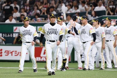 柳田サヨナラに謎リクエスト　小久保監督の「分からない顔」