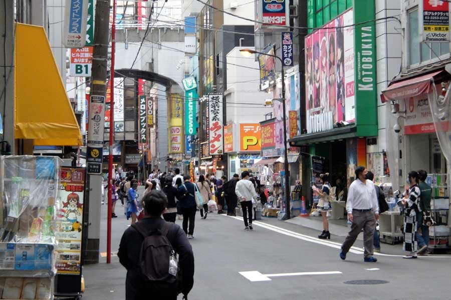【さよならオタクの街】AKBもメイドも今は昔…？変わり果てた秋葉原の今と、文化が息づく「移転先」を徹底比較！