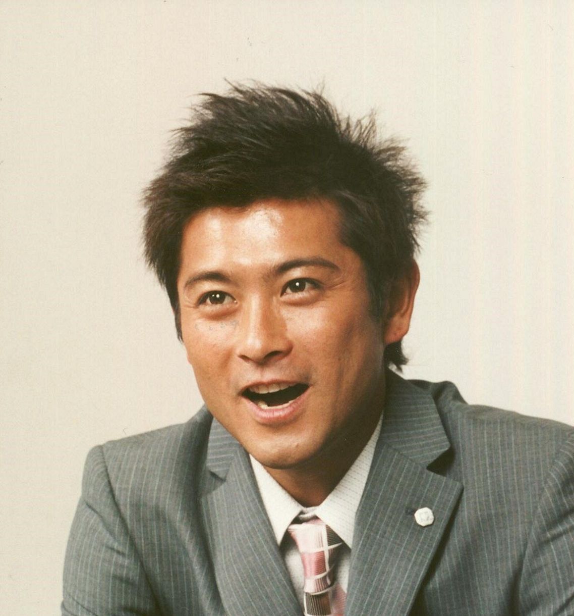 54歳の誕生日、山口達也が照れながら叫んだ一言「かーちゃん、産んでくれてありがとう」…母＆祖母とのほっこり家族写真が尊すぎる