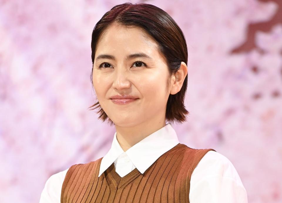 【親子すぎてヤバい…】長澤まさみ、懐かし激レア幼少期ショット「お父様そっくり」連発！サッカー元代表パパとのDNA強すぎ