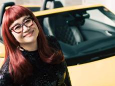 近藤春菜の「別人級」スタイルに騒然…赤ロング姿がカッコよすぎてアーティスト友達納得