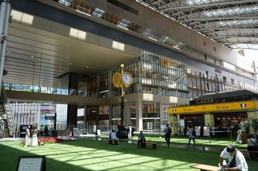 「ケチな大阪人」の本音を武道で読み解く　フードコート空席の秘密
