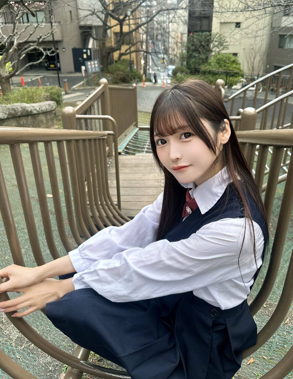 「黒いパンツかと思った？」31歳アイドルがスカートの中暴露！ネットおじさん撃沈ｗ