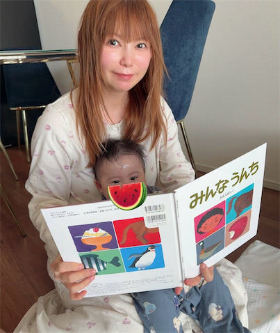 【双子の母・中川翔子】寝起きすっぴんボサボサ頭で絵本読み聞かせ…なのに「美しい」ってどういうこと!? 自然体ママにキュン