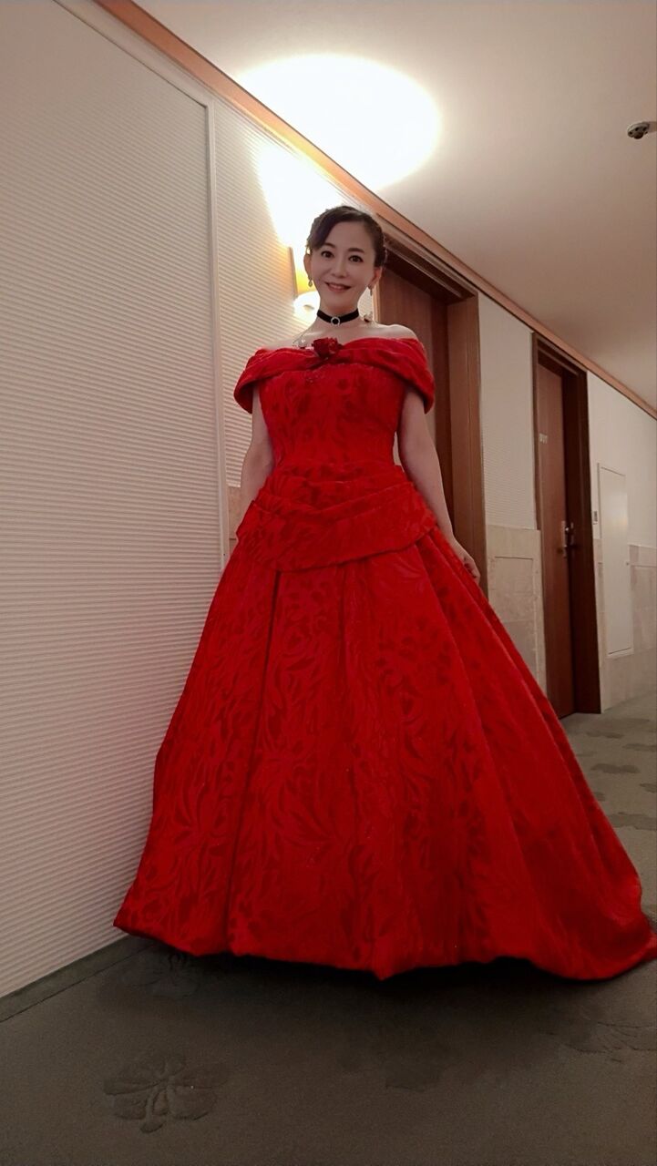 【衝撃激ヤセ】30キロ減で別人級美ボディ！華原朋美のディナーショー即完売＆キャンセル待ち100人超…華麗ドレス姿がエレガントすぎる！