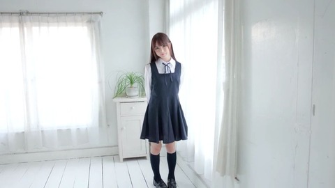 佐々木さき 制服がよく似合う小悪魔お嬢さんのヘアヌードイメージ 前半
