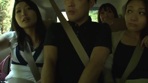 温泉宿に向かう途中出会った美熟女グループによくしてもらい、性的な事もよくしてもらった！ 前半