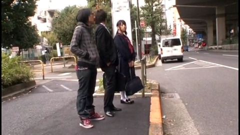 痴漢されお金をもらっちゃたのでセックスを受け挿れるJK 前半