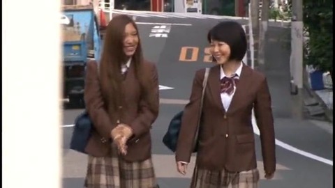 連日痴漢に遭い2穴犯されちゃうJK！！ その1