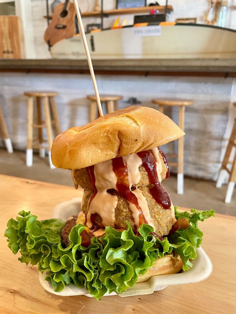 「絶品バーガー！ハワイのセブンブラザーズで味わうローカルグルメの魅力」