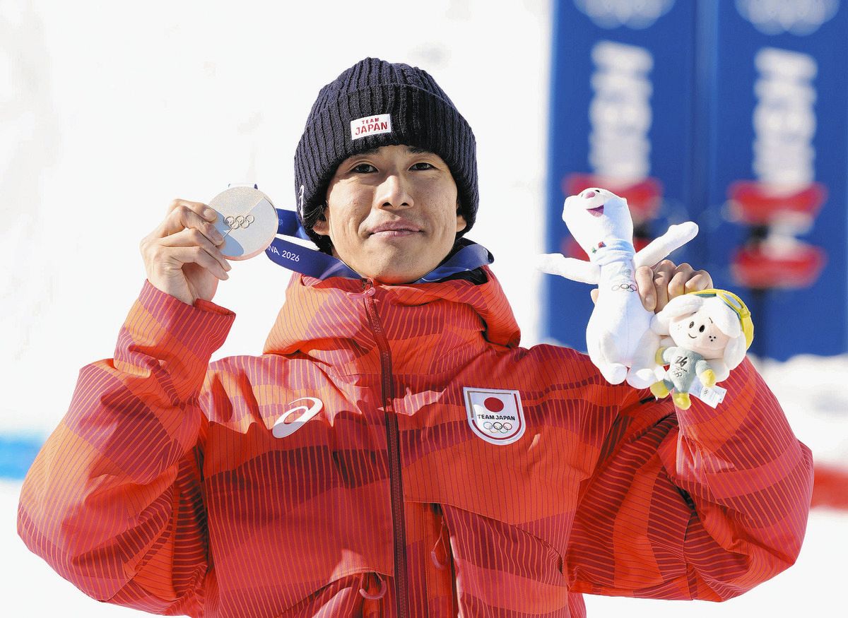 【ミラノ五輪…金まであと一歩！】新種目デュアルモーグル、日本男子初の銀…堀島行真がキングズベリーに惜敗し「ごめん」ポーズ！