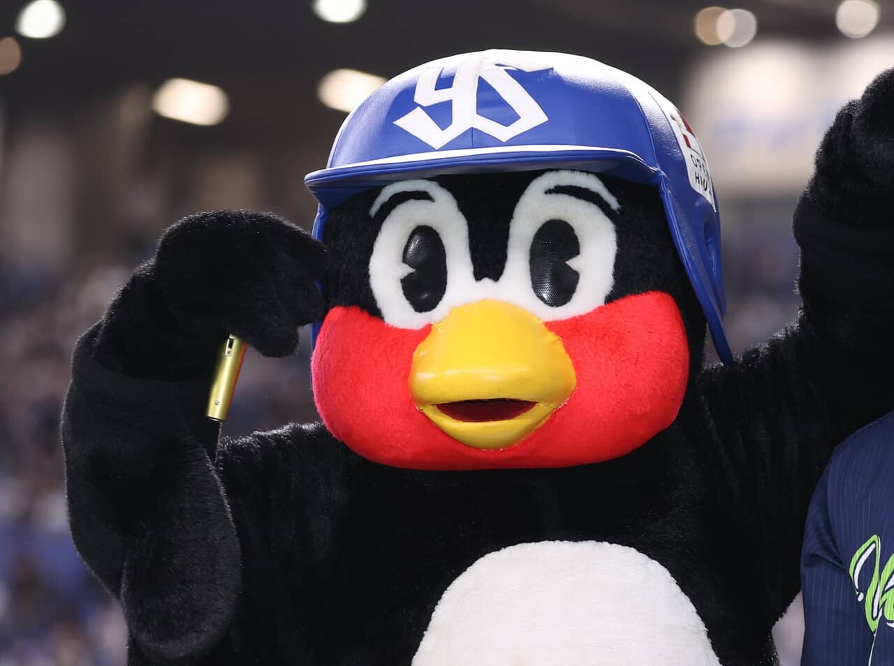【復活…神宮がどよめきと歓喜に！】ヤクルト、ファン感謝祭でサプライズ…池山隆寛新監督が「つば九郎が来季から戻ってきます」　