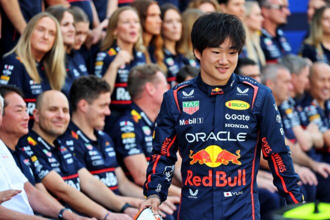 【屈辱の称号…夢の昇格も！】角田裕毅、英メディアが選ぶ「2025年F1ワーストドライバー」の屈辱…「この仕事に向いていない」と辛辣評価！