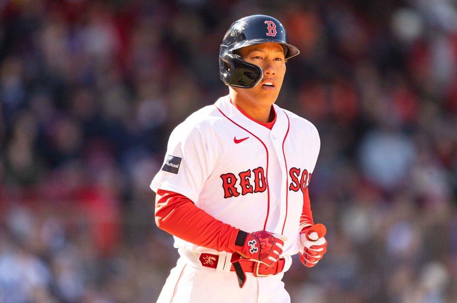 【4番で…不遇のベンチスタート払拭のマルチ！】吉田正尚、今季3度目のマルチ安打　2得点し勝利に貢献、打率.324へ上昇！