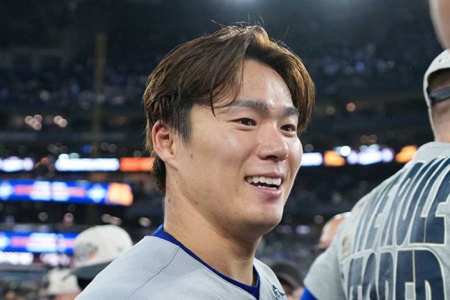 【時の人…大谷を抜いたぞ！】山本由伸、ユニホームがオオタニよりも…巨大ポスターもLAに！　