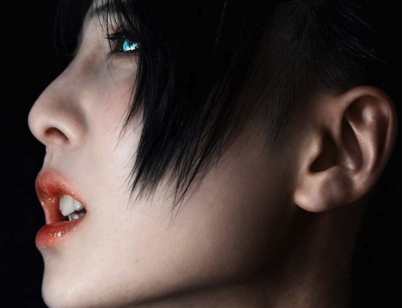 【思わぬツッコミに…ごめんなさい！】Ado、話題の新曲MVにファン「新しい歌唱法？」…「撮影中は歌ってないです…」