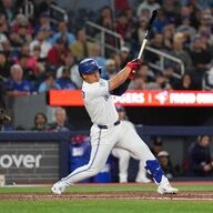 【マルチH&初エラー！】岡本和真、開幕戦以来の2安打も痛恨のトンネル…メジャー初エラー！