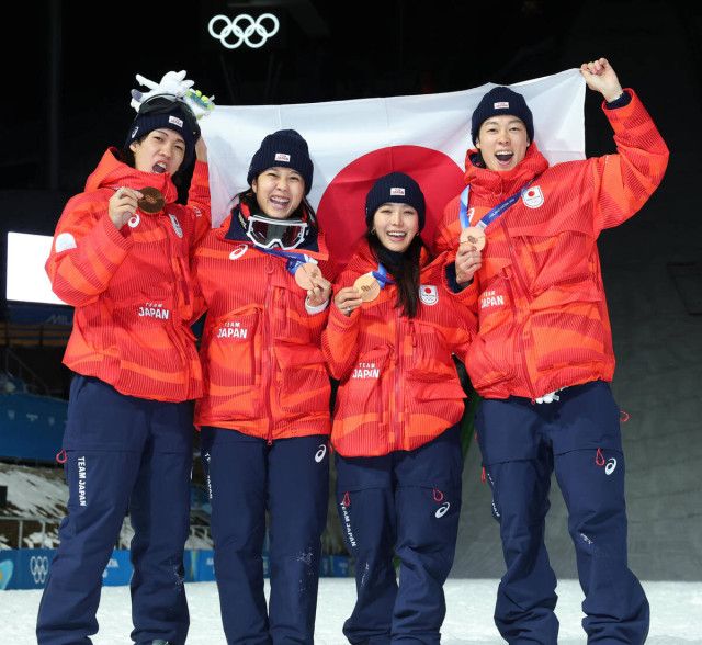 【ミラノ五輪…銅で復活・沙羅スマイル！】涙の失格から4年――高梨沙羅・小林陵侑らが掴んだ日本初の混合団体銅メダル！
