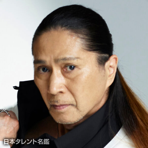 【投稿削除でさらにクローズアップ！】SAMが消した“高市支持”投稿が逆に拡散…過去には「紅白まんじゅう」でサナ活も、従弟は古川俊治参議院議！