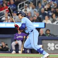 【イエス&イエス…評価爆上がり！】岡本和真、開幕6試合連続ヒット…下馬評を覆す活躍に米メディアも絶賛、攻守はイエス&イエス！