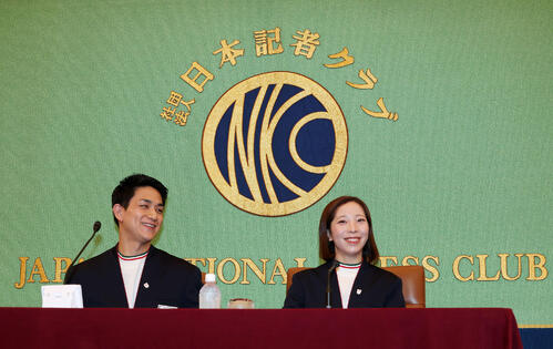 【ド直球質問…2人の関係は？】りくりゅうペアの関係は?…帰国会見でのド直球質問にも息ぴったりで！