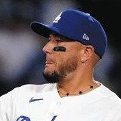 【球場沸騰…史上初の珍事！】ドジャース・ロハス1打席3度ABSチャレンジの珍事…ロバーツ監督『面白かった』と称賛、ただ序盤の消耗に苦い表情も！