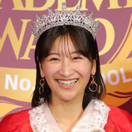 【恥ずかしいけど…初Tバツク！】グラビア界の超新星・榎原依那 、2nd写真集て魅せる…シースルー圧巻バスト＆黒Tバツク！