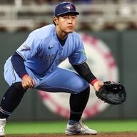 【沸かせた…好・珍プレー！】ブルージェイズ岡本和真の“笑える珍事”と神守備…終盤の同点犠飛→劇的サヨナラ勝利！