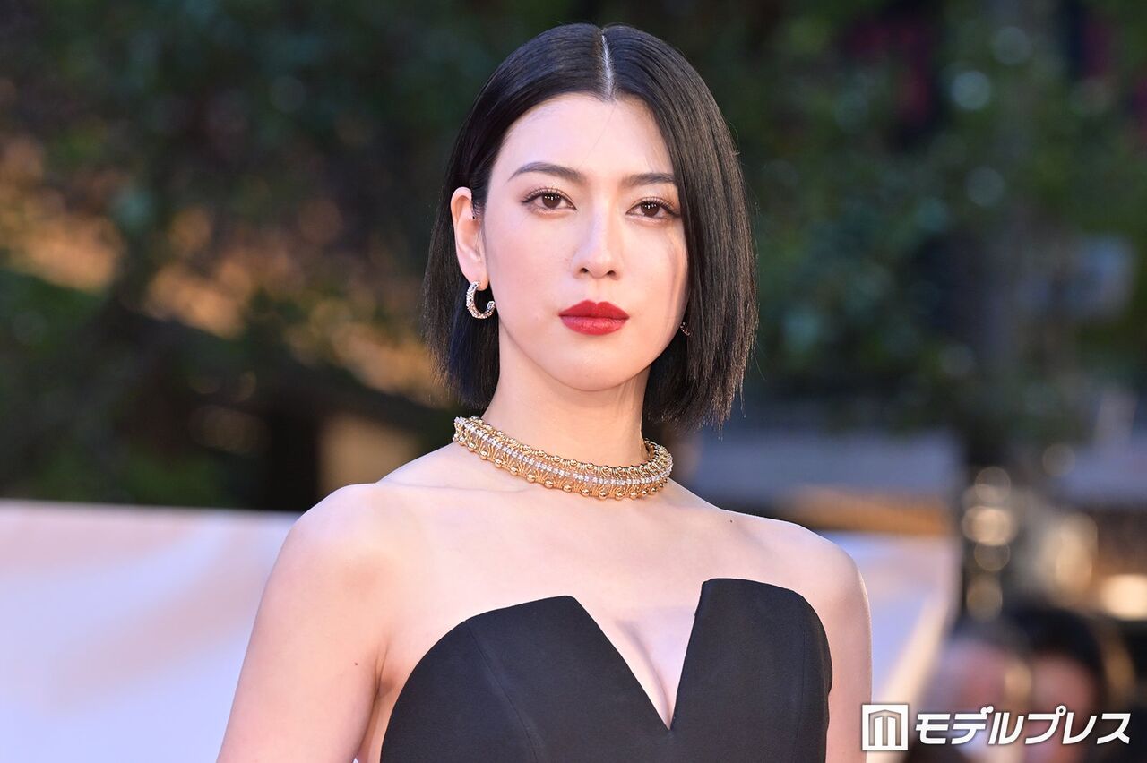 【賛否…タトゥー公開に！】三吉彩花、30歳目前に背中に大きな花のタトゥー…「自分に忠実に生きる決意の証」！