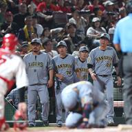 【悲報】前川骨折→佐藤輝激怒→大山死球…阪神ファンブチ切れ展開