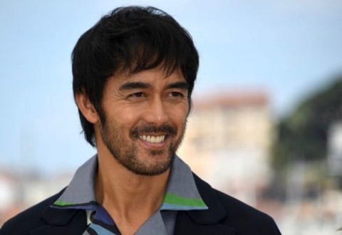 「中性的なイケメンを非難するために”阿部寛”みたいな濃い男を持ち上げる」←こういうの