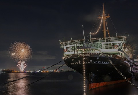 【花火】横浜ナイトフラワーズ2025:横浜デートの新定番！夜景と花火のロマンチックな共演 「開催期間: 2025年4月～9月」