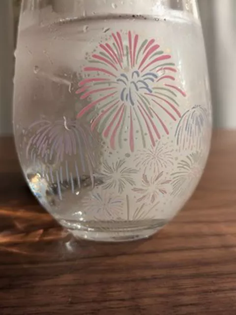 お湯を注ぐと花火が現れるコップを作ってみた！ 消せるボールペンが作りだした“小さな夜空”がロマンティック