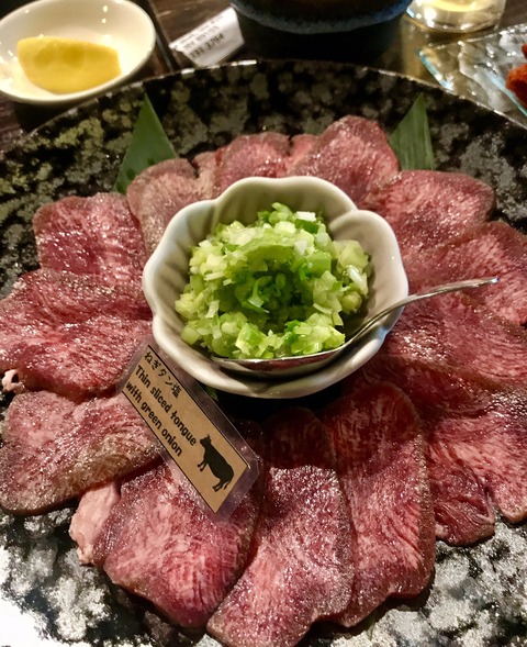 外国人観光客「肉を焼いただけで美味しいわけないw」結果→日本の焼肉に感涙