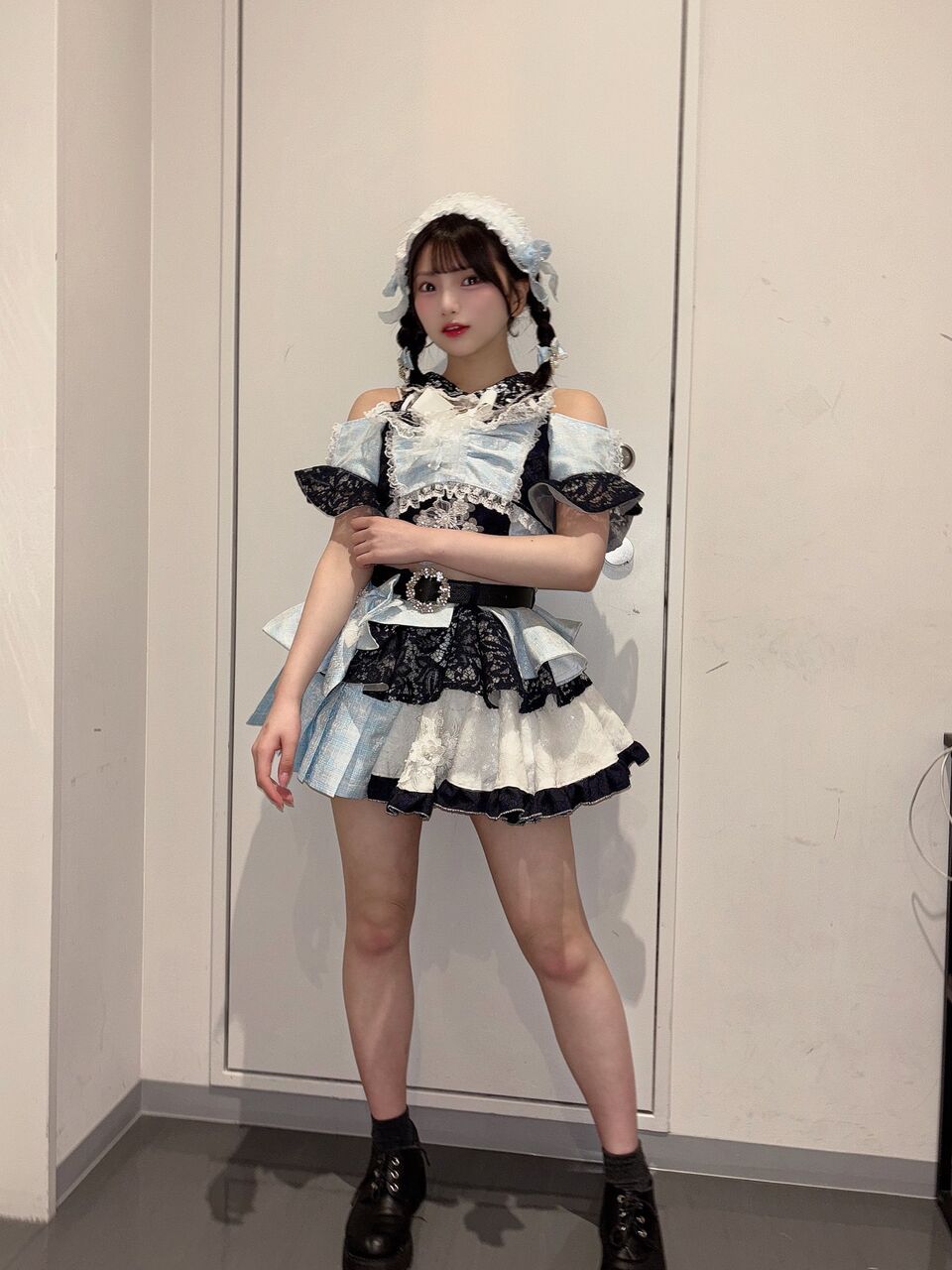 【画像】アイドルさん、また悪い大人に騙されてパンツ一丁になってしまうｗｗｗｗｗｗｗｗｗｗｗｗ