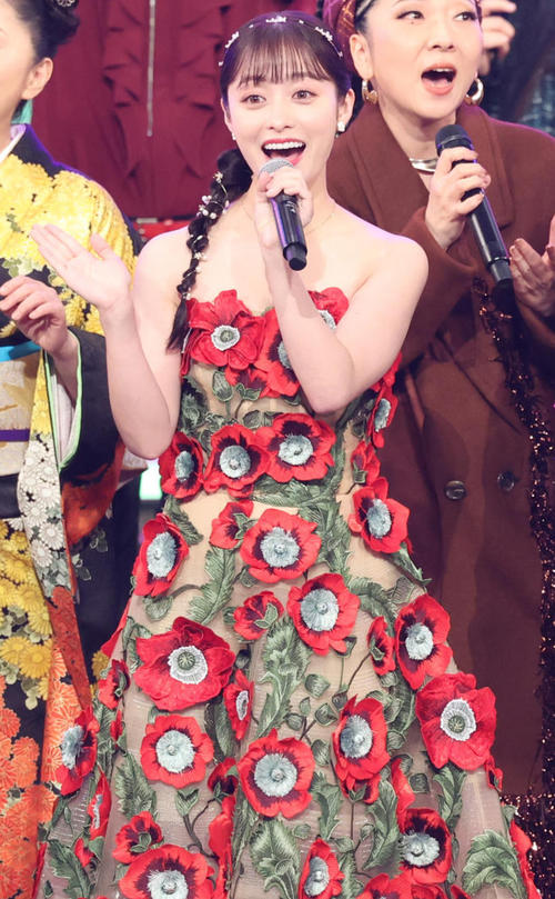 【紅白】橋本環奈のドレスがすごい!「ミャクミャク？なんかゾワゾワ」Ｘ大盛り上がり