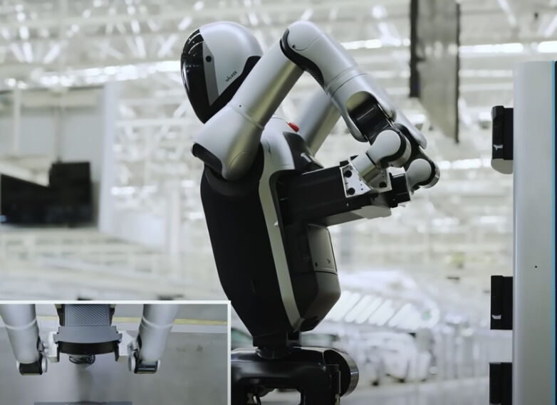 【人型ロボ】自力でバッテリーを交換　「24時間365日連続稼働」中国ロボット企業が動画公開