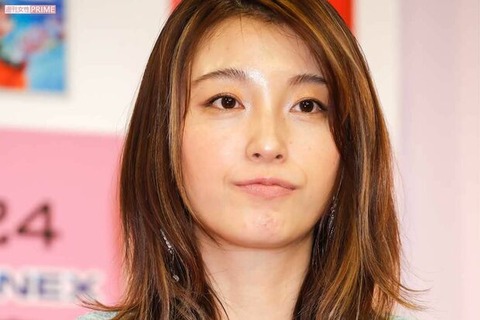 木下優樹菜　恋人の元プロサッカー選手とハグショット「背が高い女でごめんね」